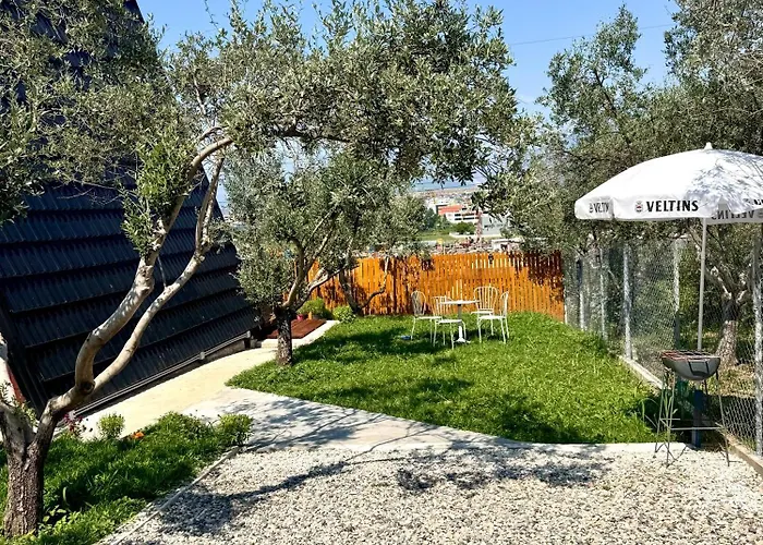 Апартаменты Escape To Nature Calm Intirana Тирана